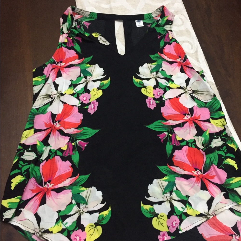 Sleeveless shirt